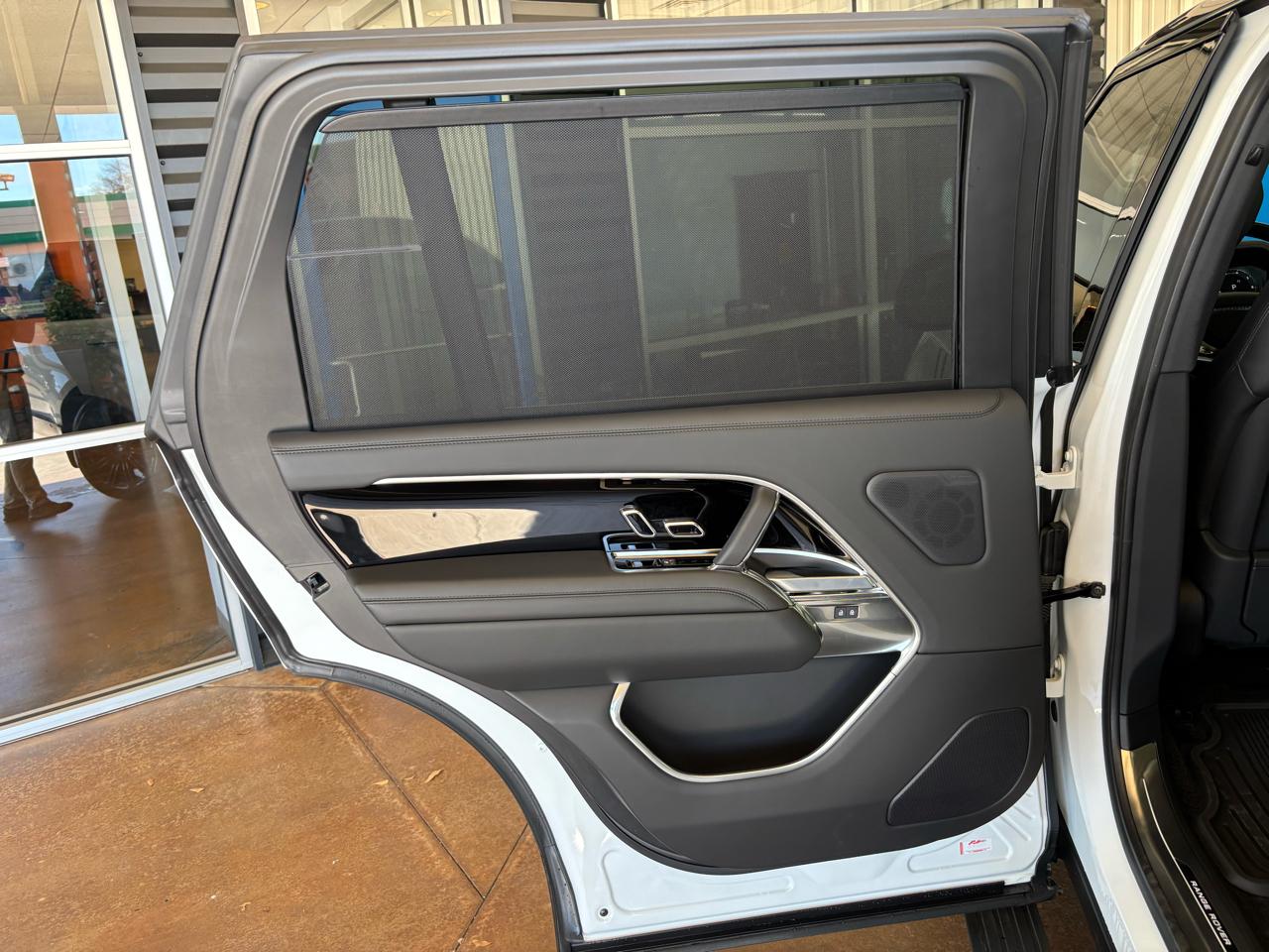 Land Rover Range Rover P400 SE LWB 7 Seat 2025