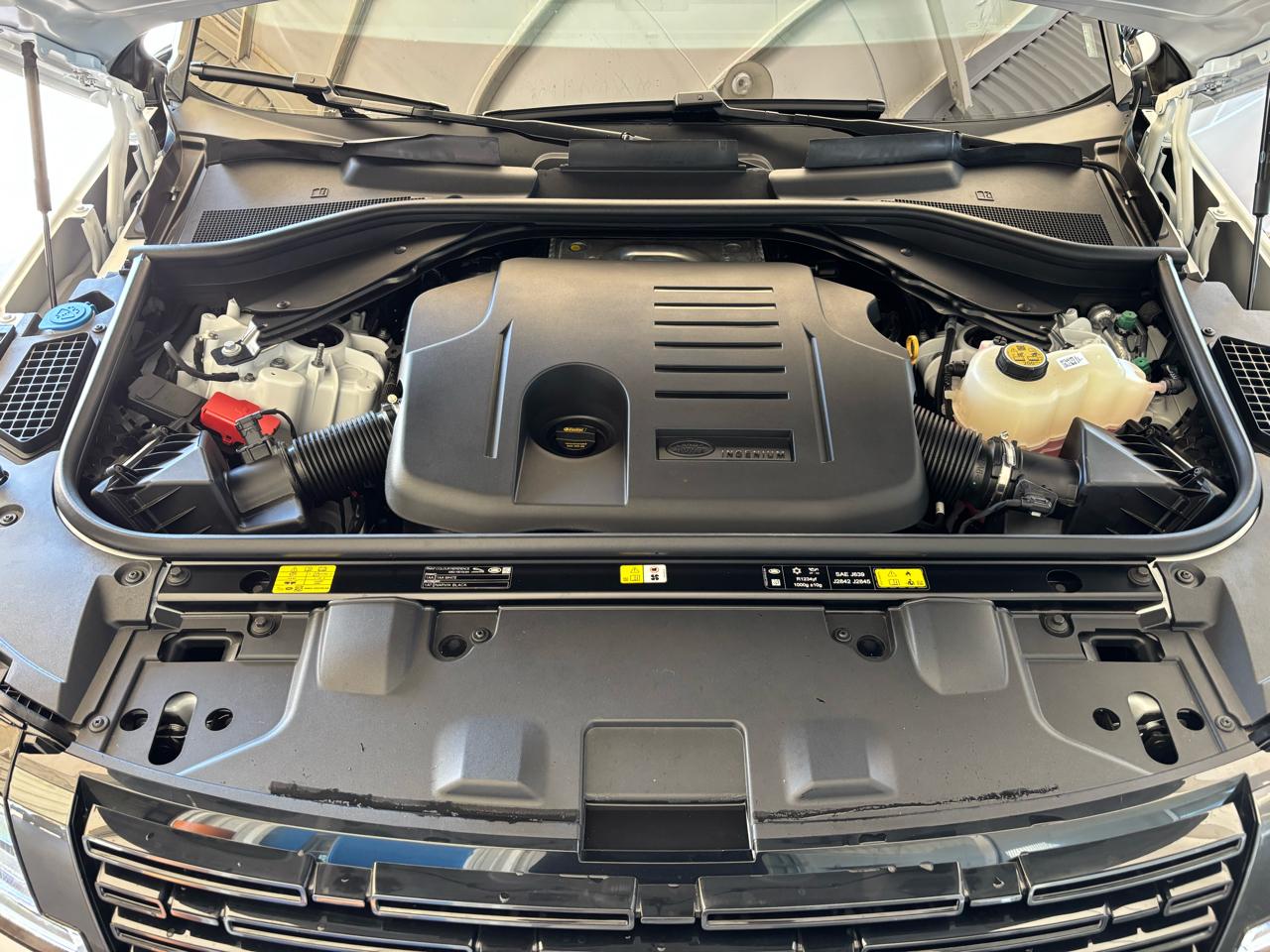 Land Rover Range Rover P400 SE LWB 7 Seat 2025