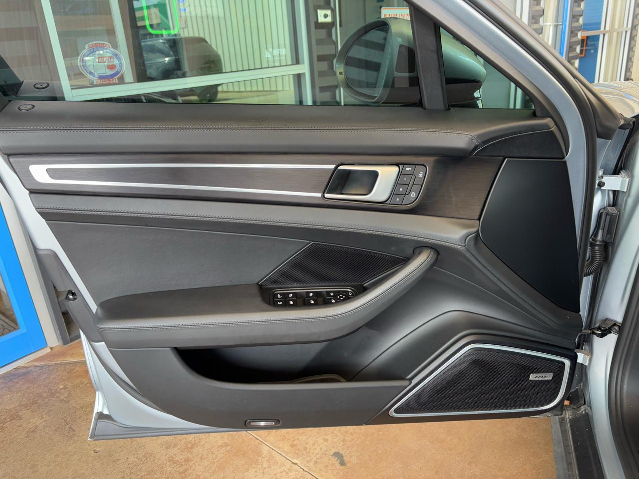 Porsche Panamera 4 E-Hybrid Platinum Edition AWD 2022