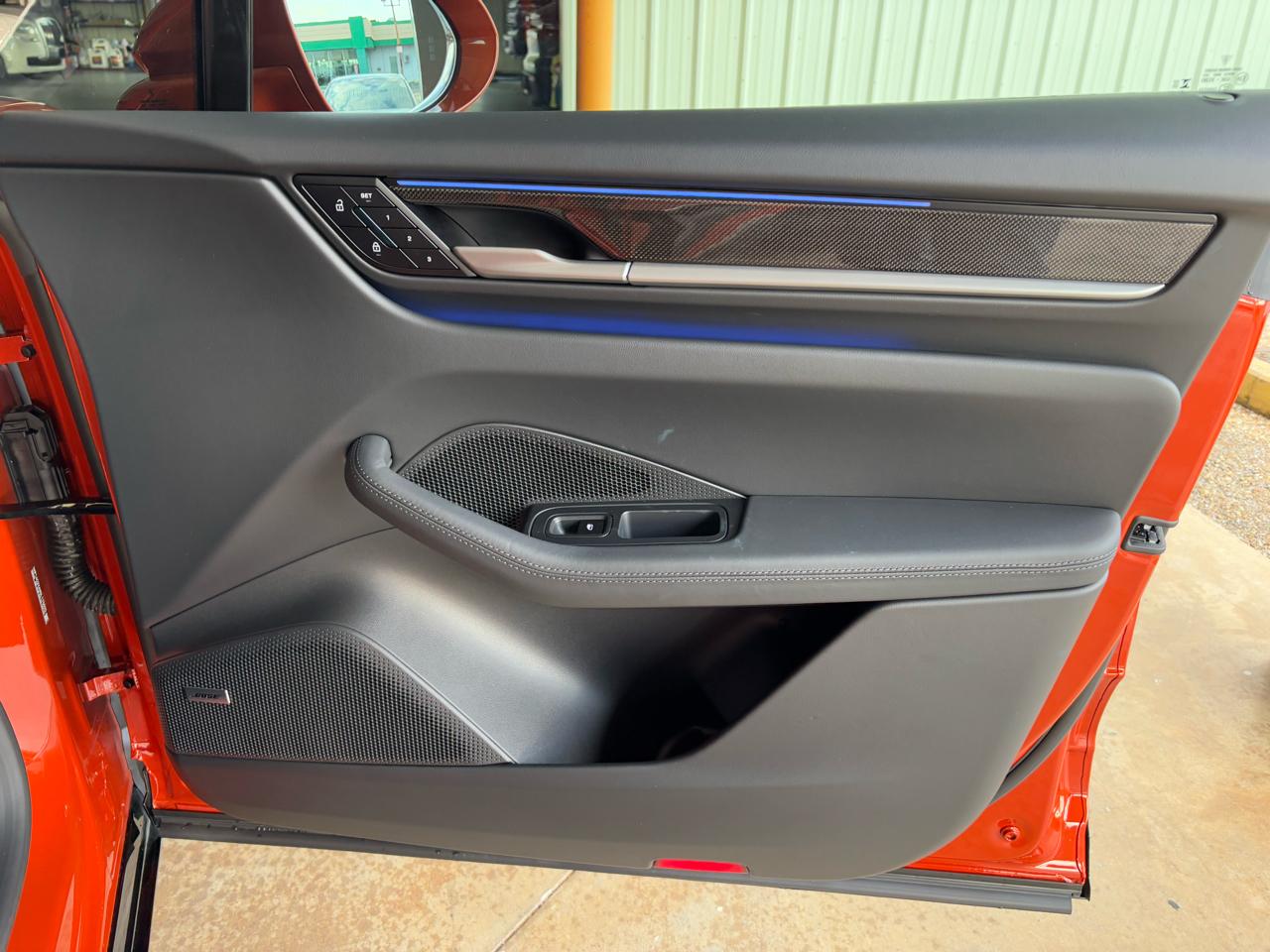 Porsche Macan Electric Turbo AWD 2025