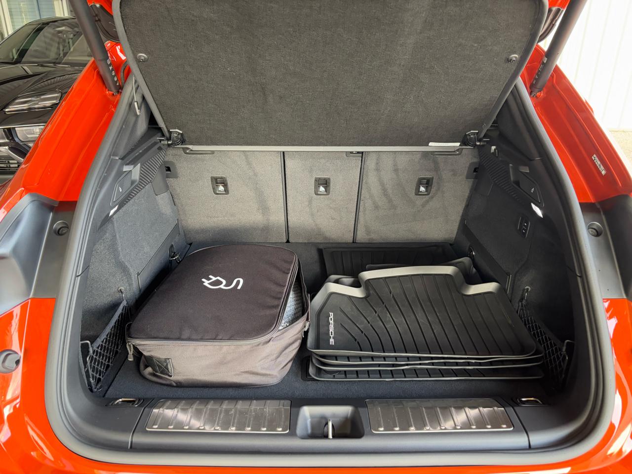 Porsche Macan Electric Turbo AWD 2025