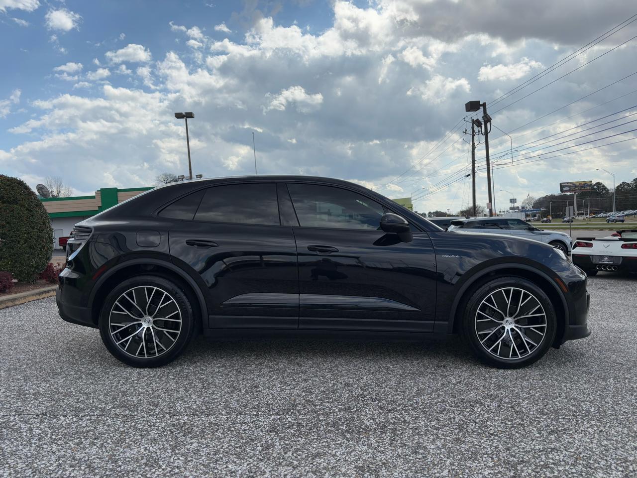 Porsche Macan Electric 4 AWD 2024
