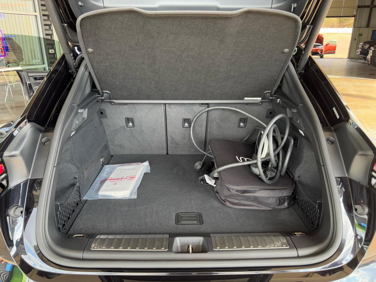 Porsche Macan Electric 4 AWD 2024