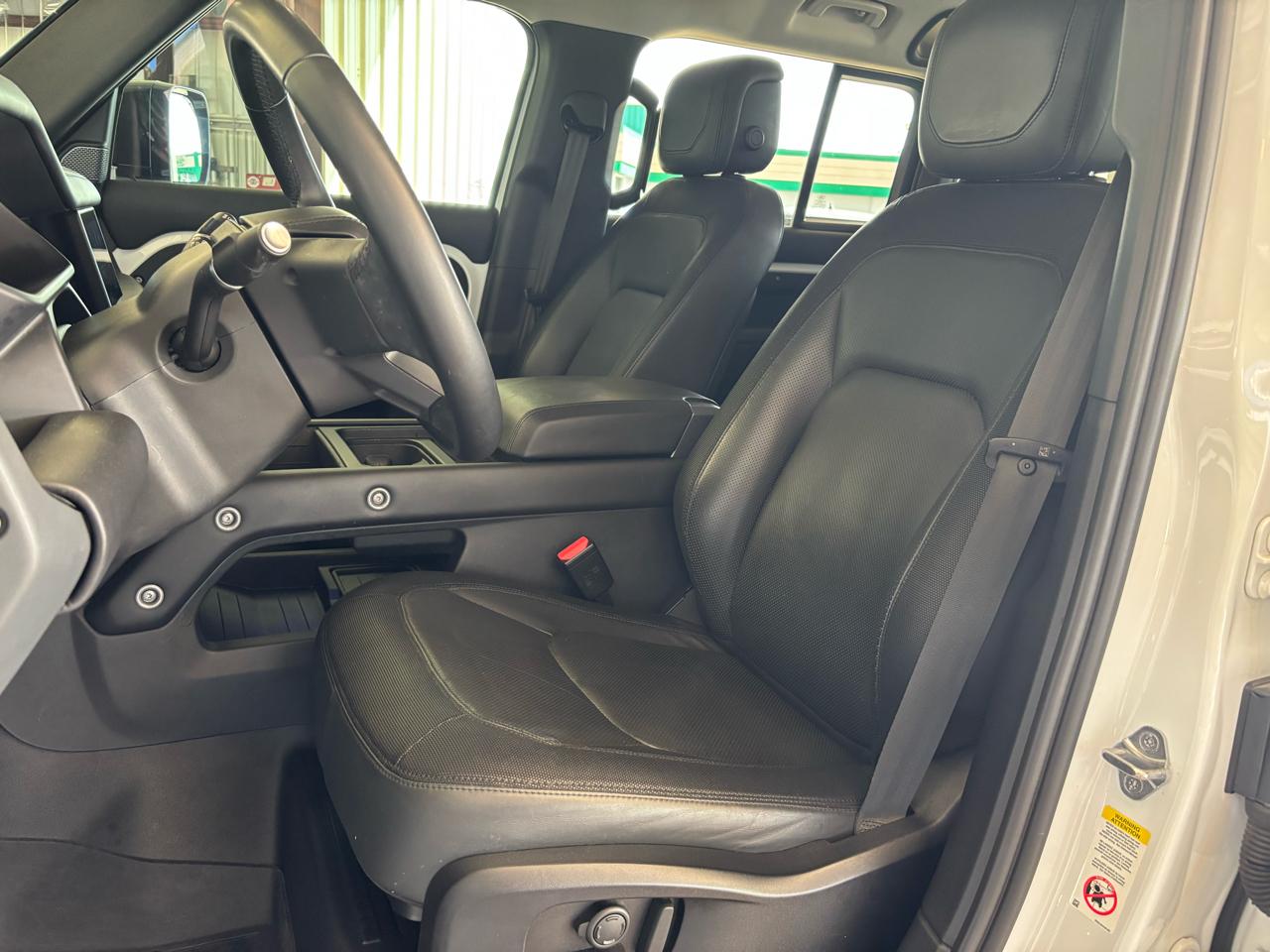 Land Rover Defender 110 X-Dynamic SE AWD 2023