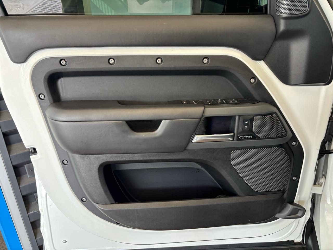 Land Rover Defender 110 X-Dynamic SE AWD 2023