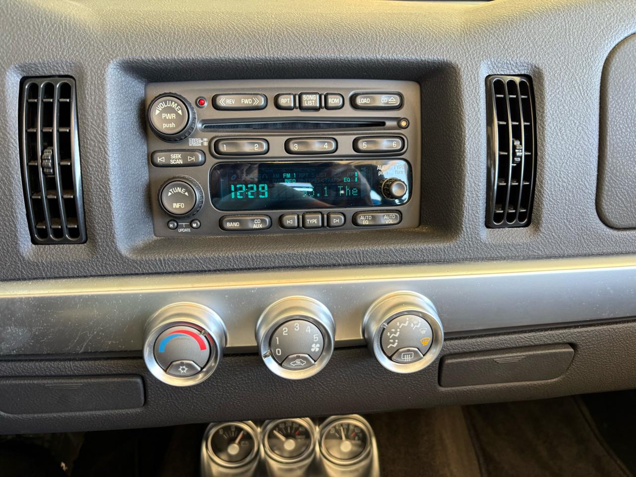 Chevrolet SSR Reg Cab 116.0" WB LS 2005