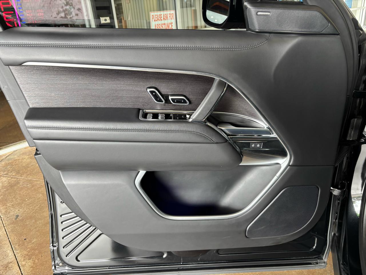 Land Rover Range Rover P400 SE SWB 2023