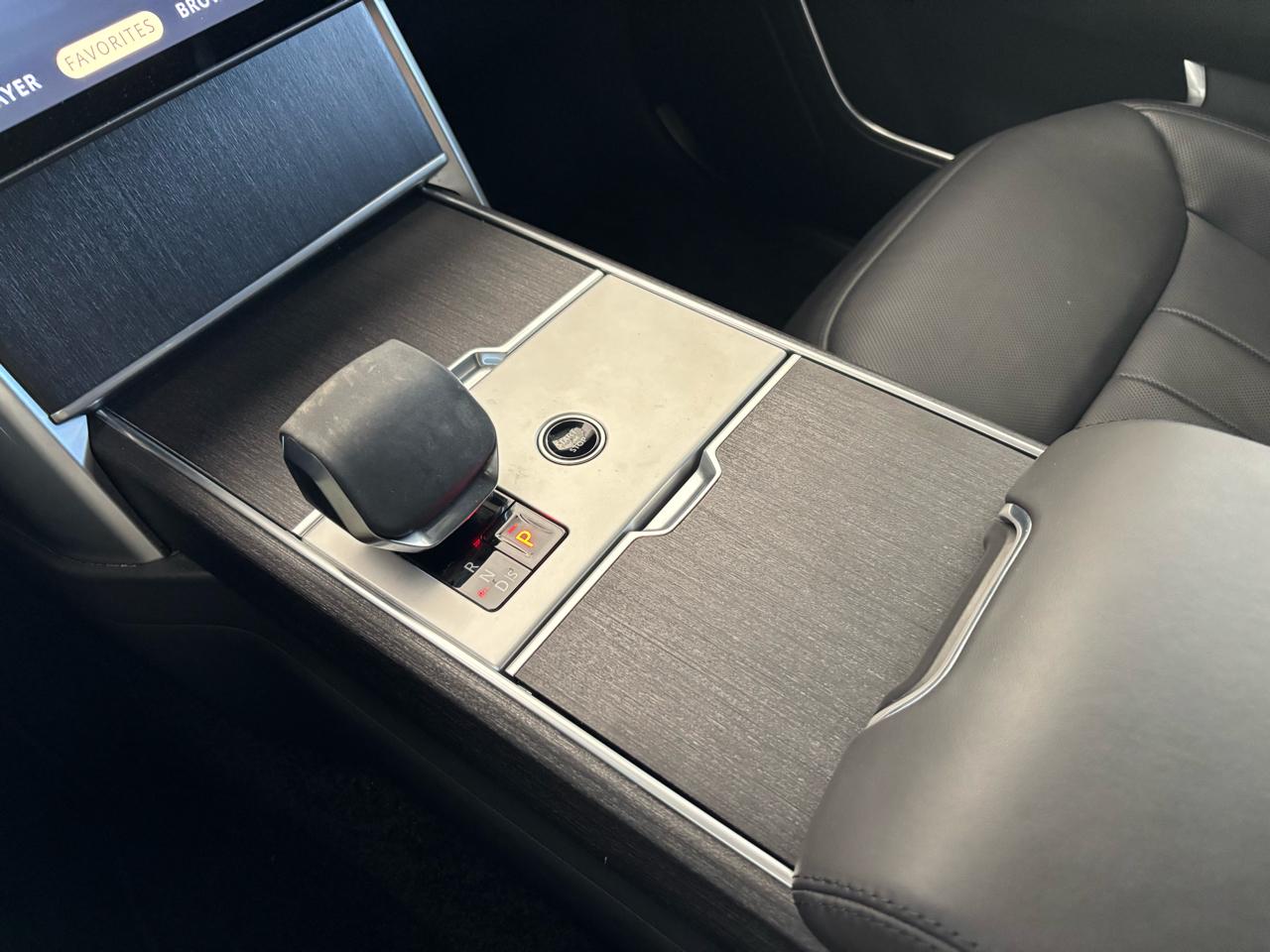 Land Rover Range Rover P530 SE LWB 7 Seat 2025