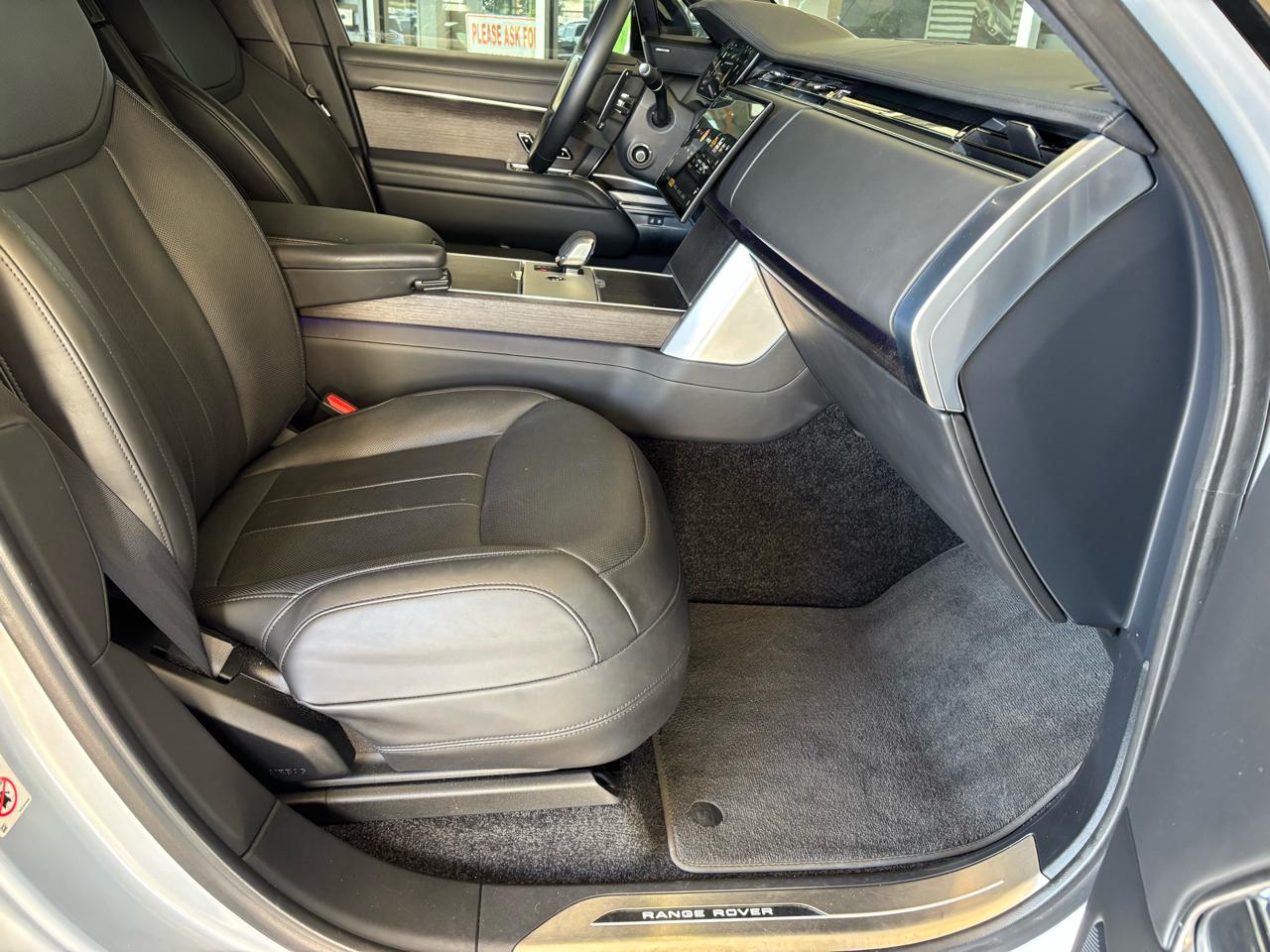 Land Rover Range Rover P530 SE LWB 7 Seat 2025