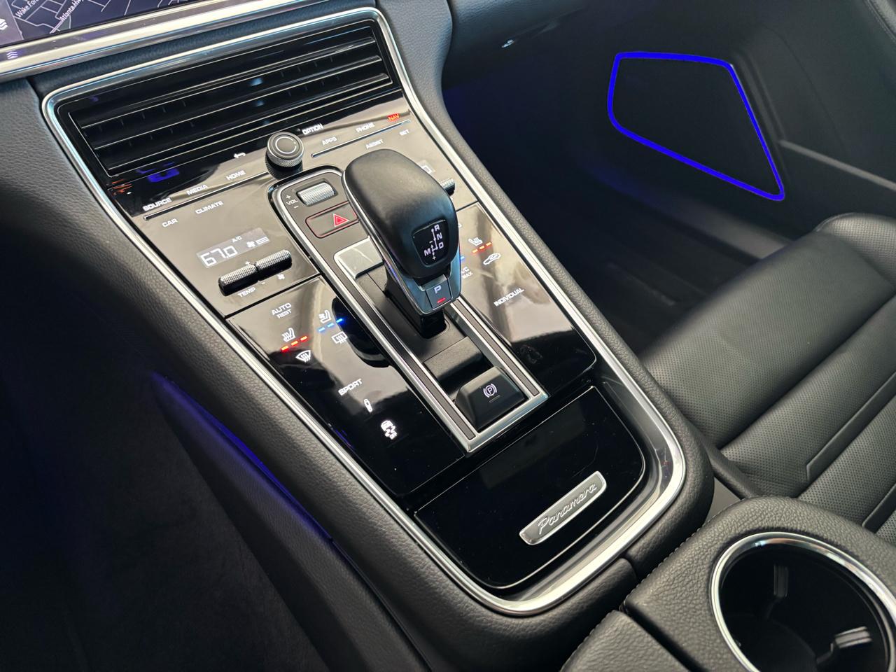 Porsche Panamera 4 Platinum Edition AWD 2023