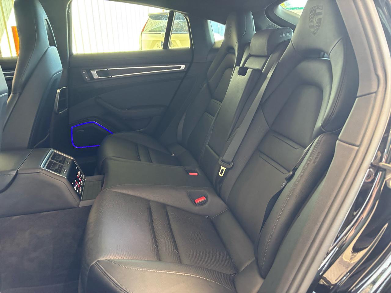 Porsche Panamera 4 Platinum Edition AWD 2023