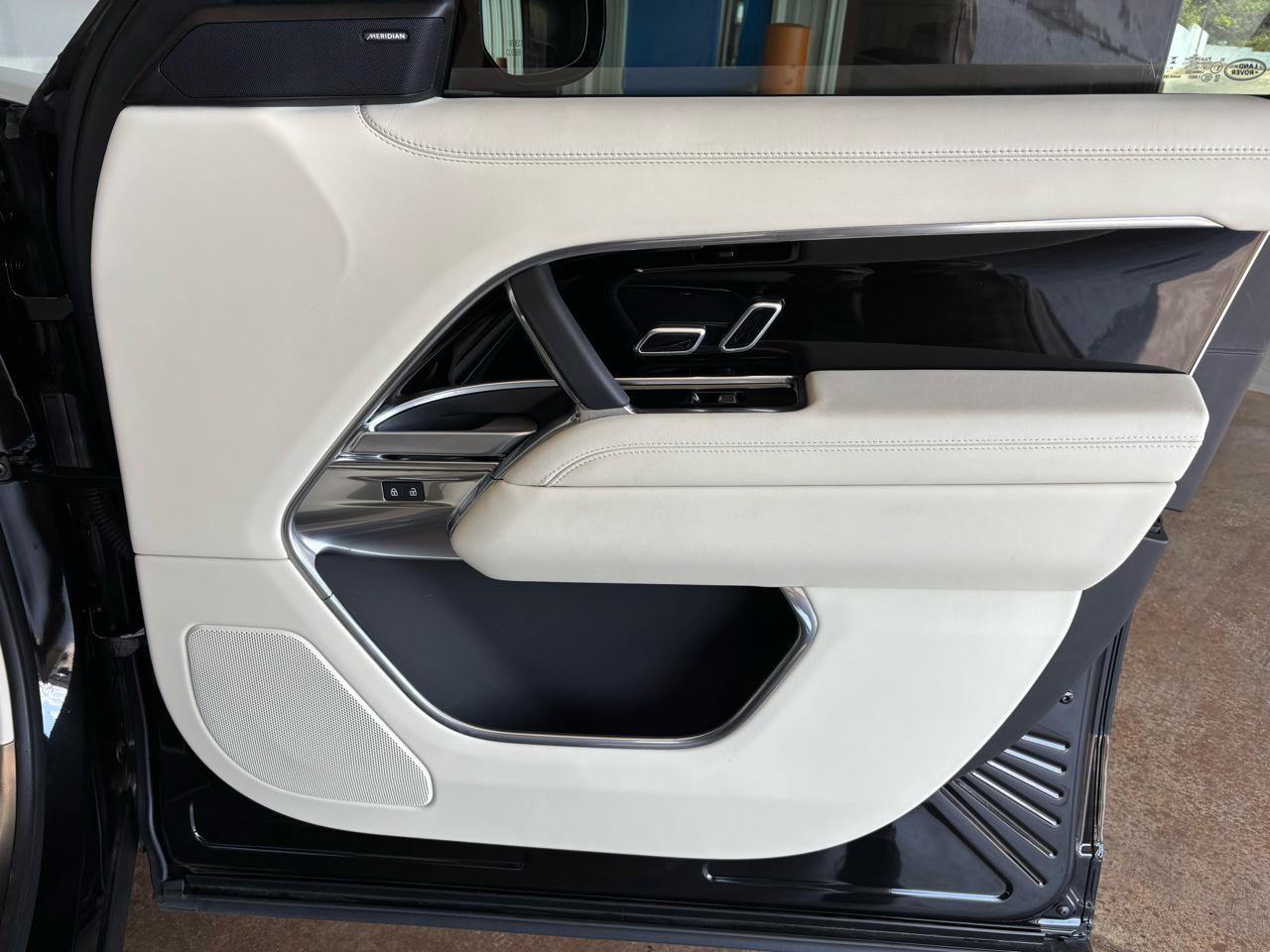 Land Rover Range Rover P400 SE SWB 2025