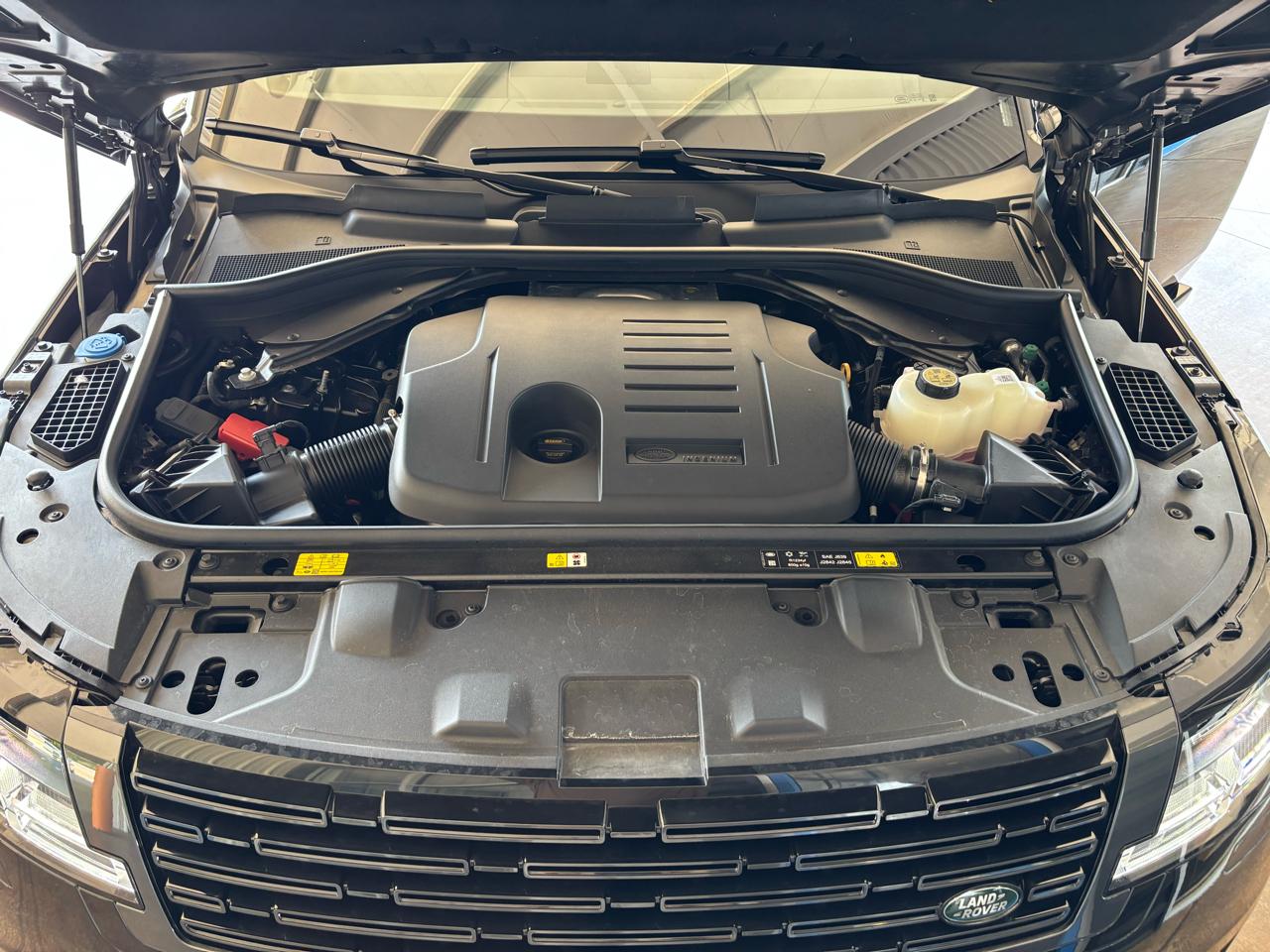 Land Rover Range Rover P400 SE SWB 2025