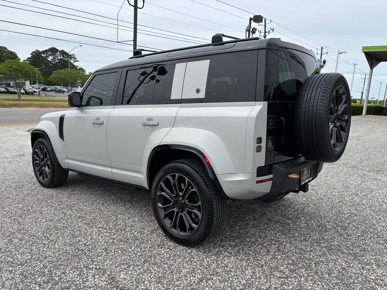 Land Rover Defender 110 P635 OCTA 2026