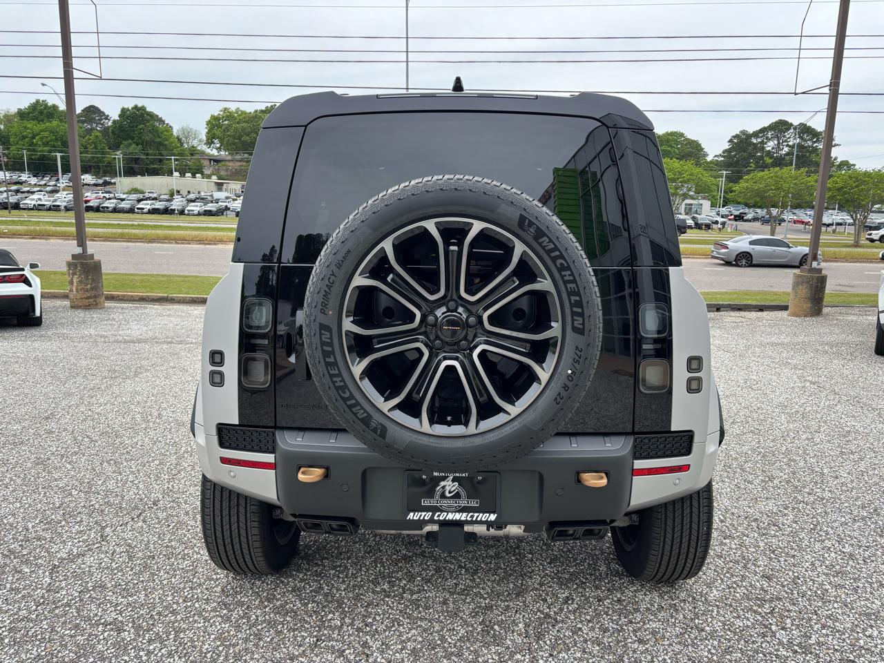 Land Rover Defender 110 P635 OCTA 2026