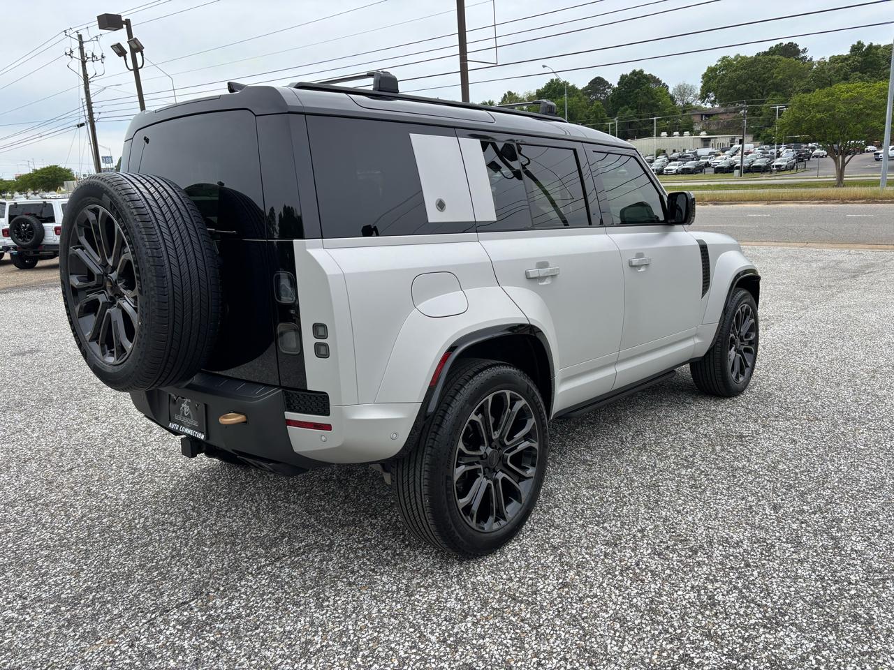 Land Rover Defender 110 P635 OCTA 2026