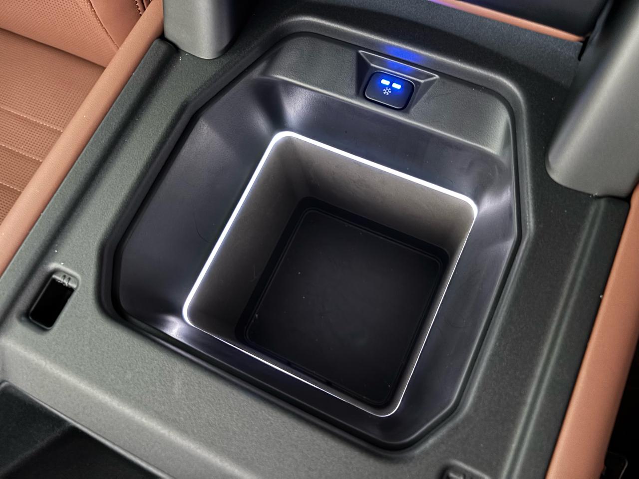 Land Rover Defender 110 P635 OCTA 2026