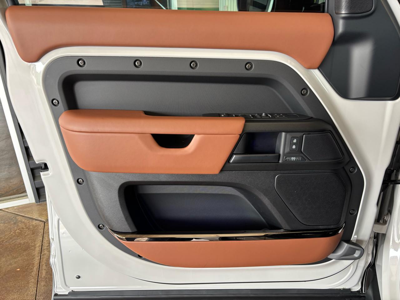 Land Rover Defender 110 P635 OCTA 2026