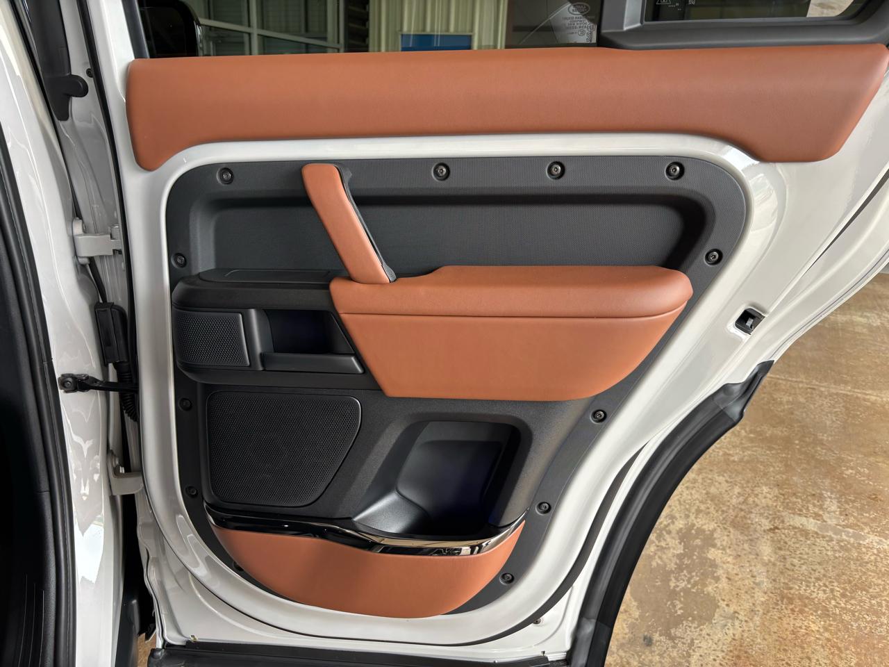 Land Rover Defender 110 P635 OCTA 2026