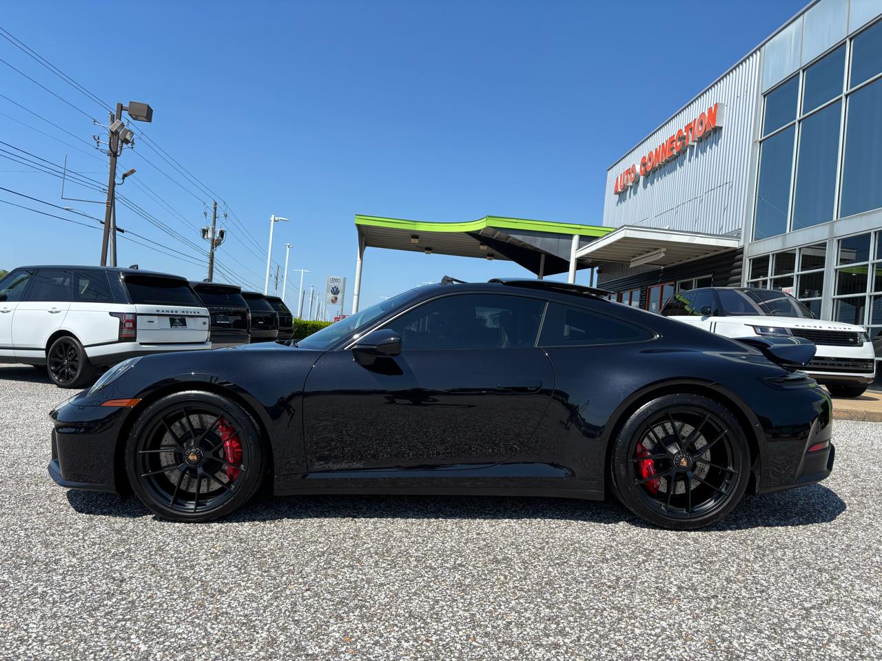Porsche 911 Carrera 4 GTS Coupe 2025