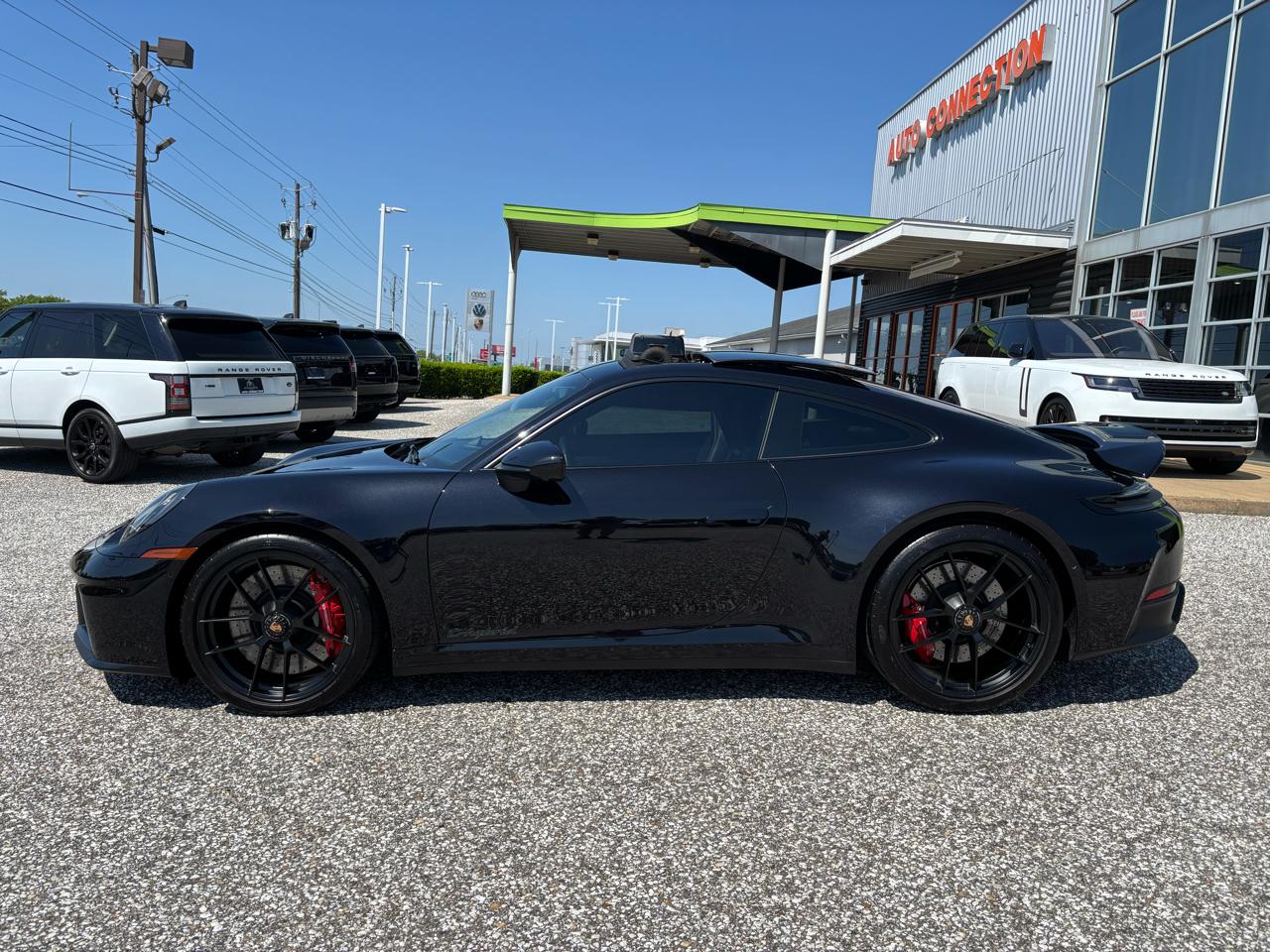 Porsche 911 Carrera 4 GTS Coupe 2025