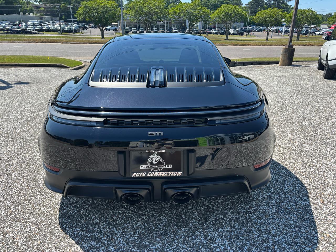 Porsche 911 Carrera 4 GTS Coupe 2025