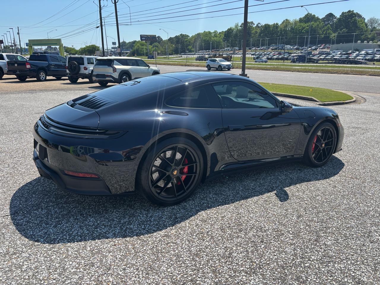 Porsche 911 Carrera 4 GTS Coupe 2025