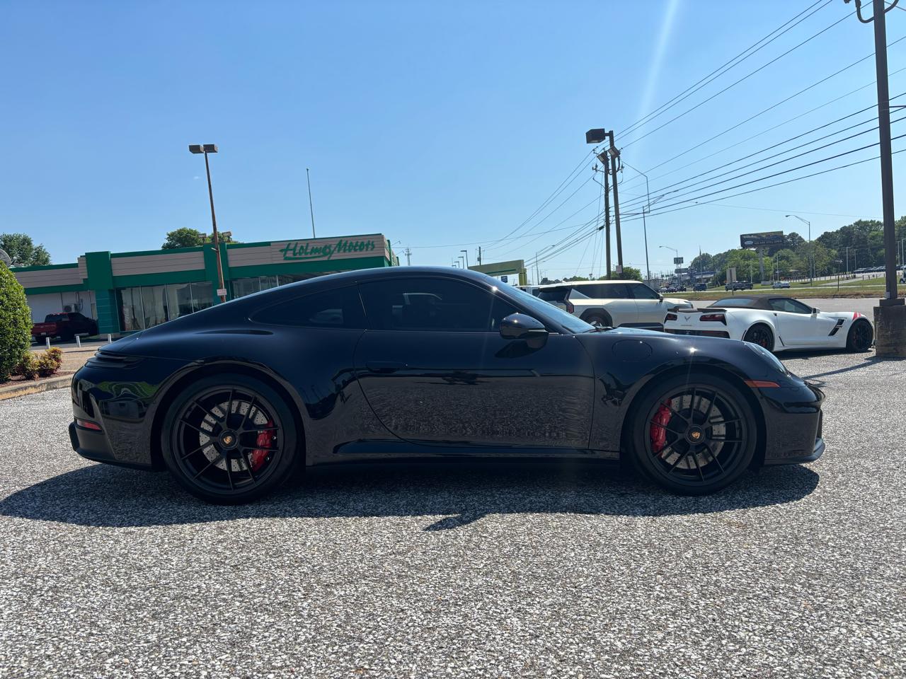Porsche 911 Carrera 4 GTS Coupe 2025