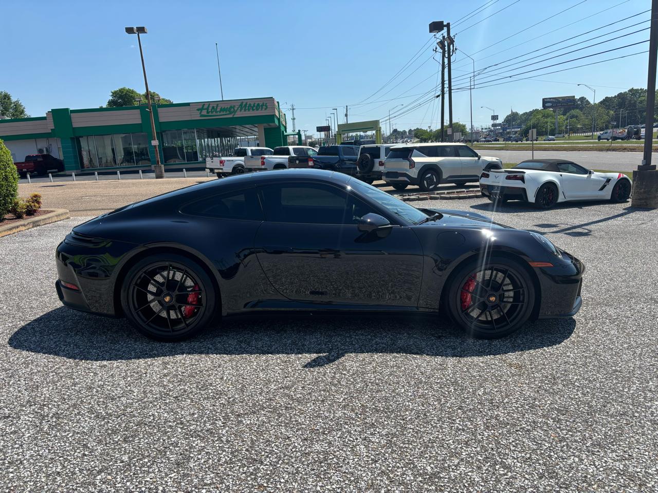 Porsche 911 Carrera 4 GTS Coupe 2025