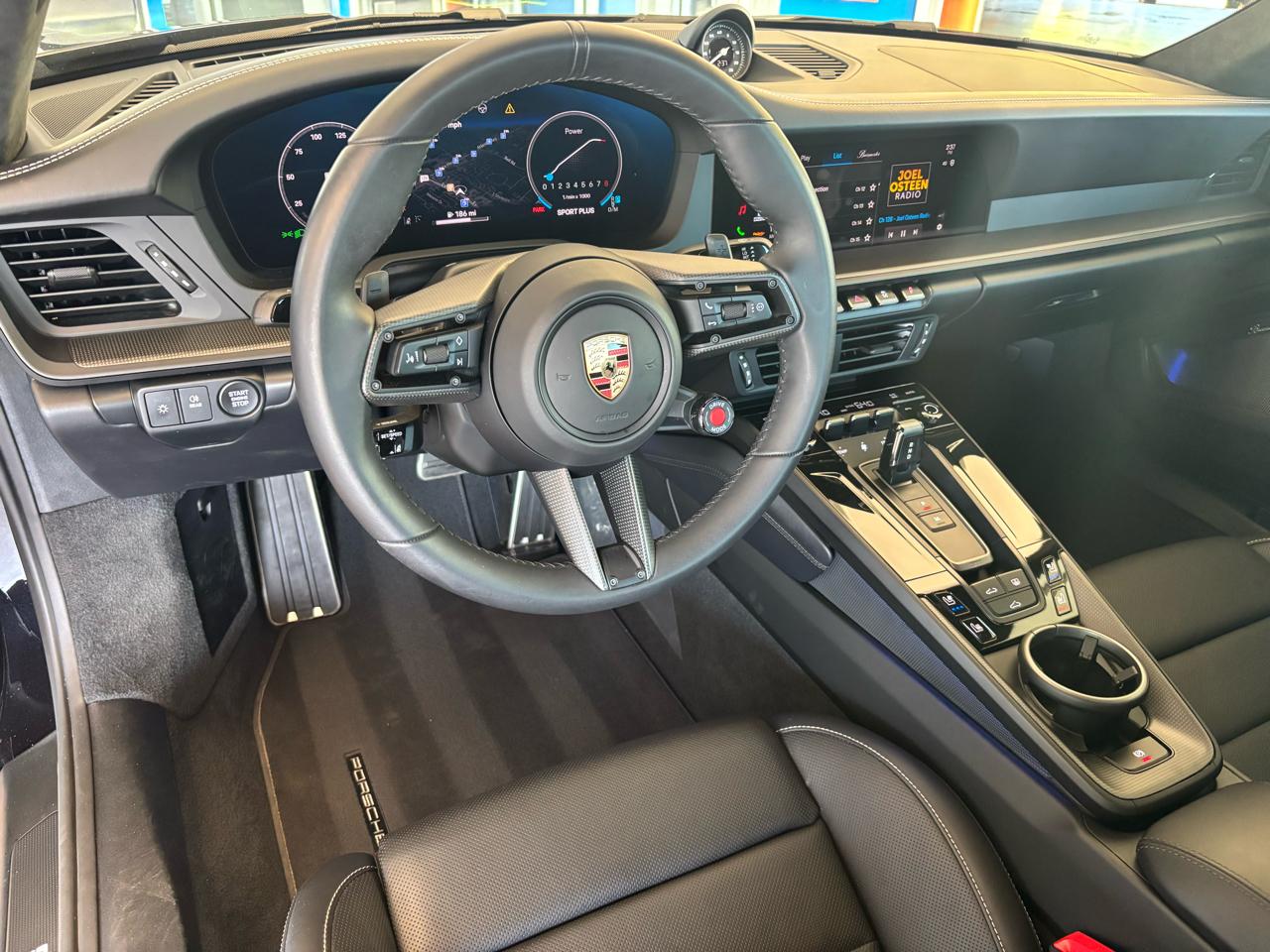 Porsche 911 Carrera 4 GTS Coupe 2025