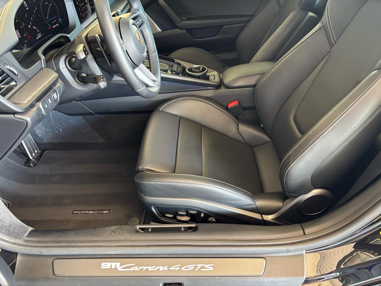 Porsche 911 Carrera 4 GTS Coupe 2025