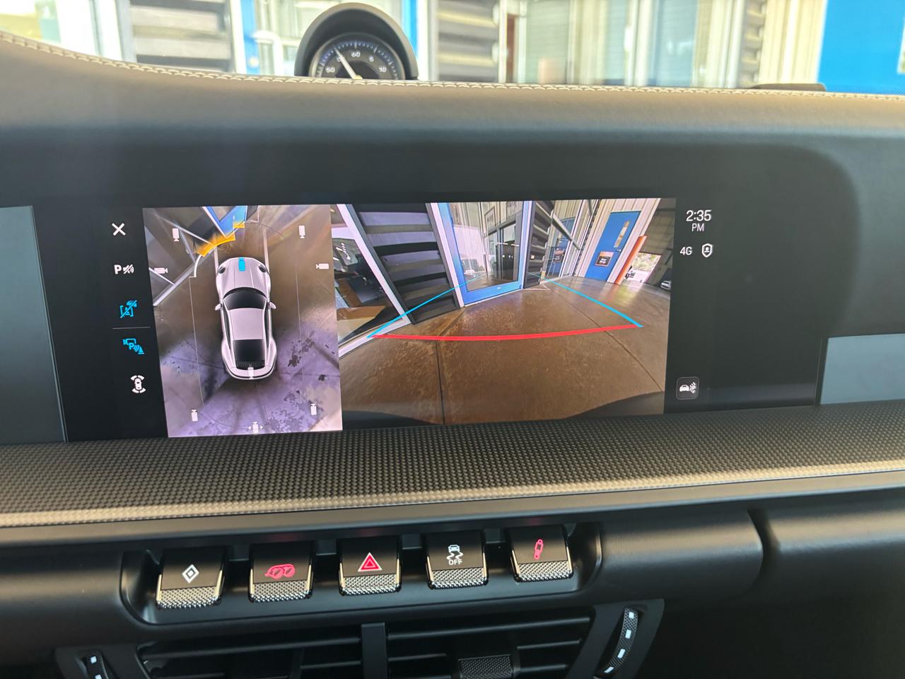 Porsche 911 Carrera 4 GTS Coupe 2025