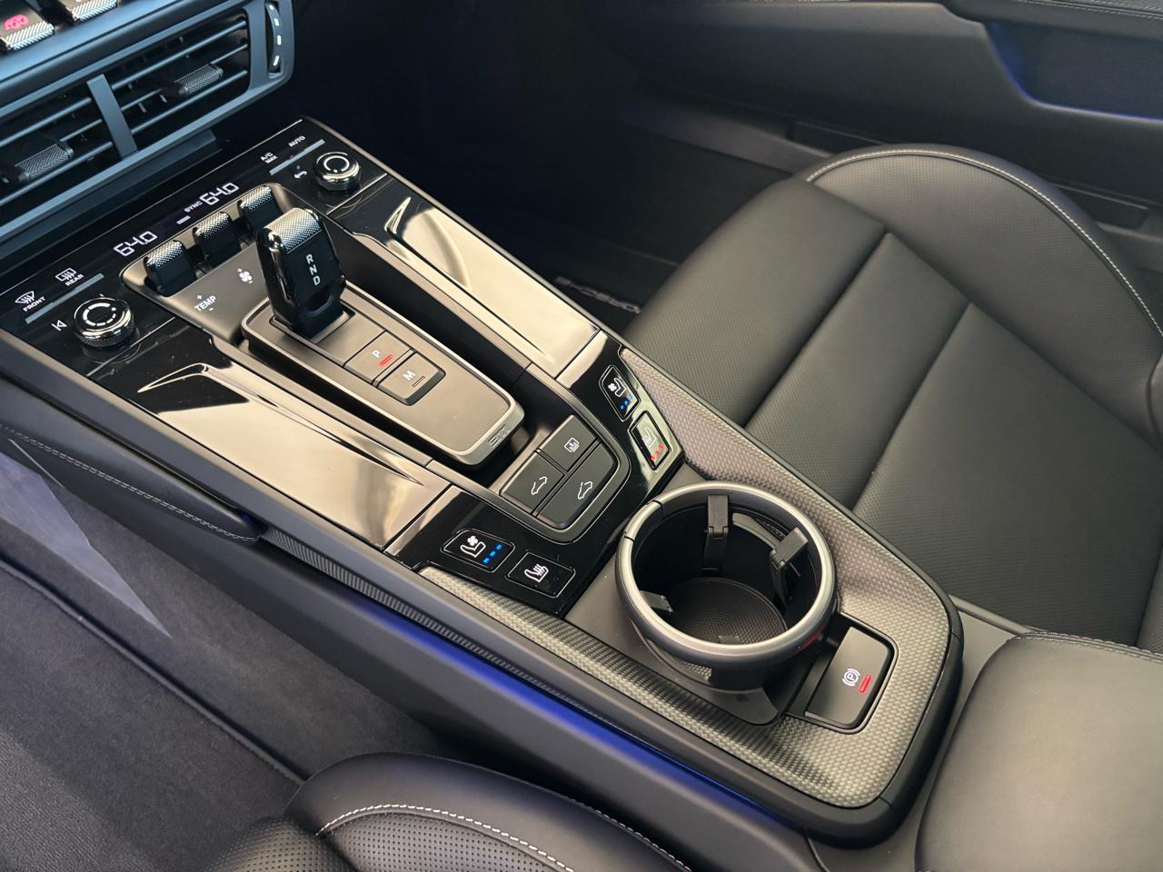 Porsche 911 Carrera 4 GTS Coupe 2025