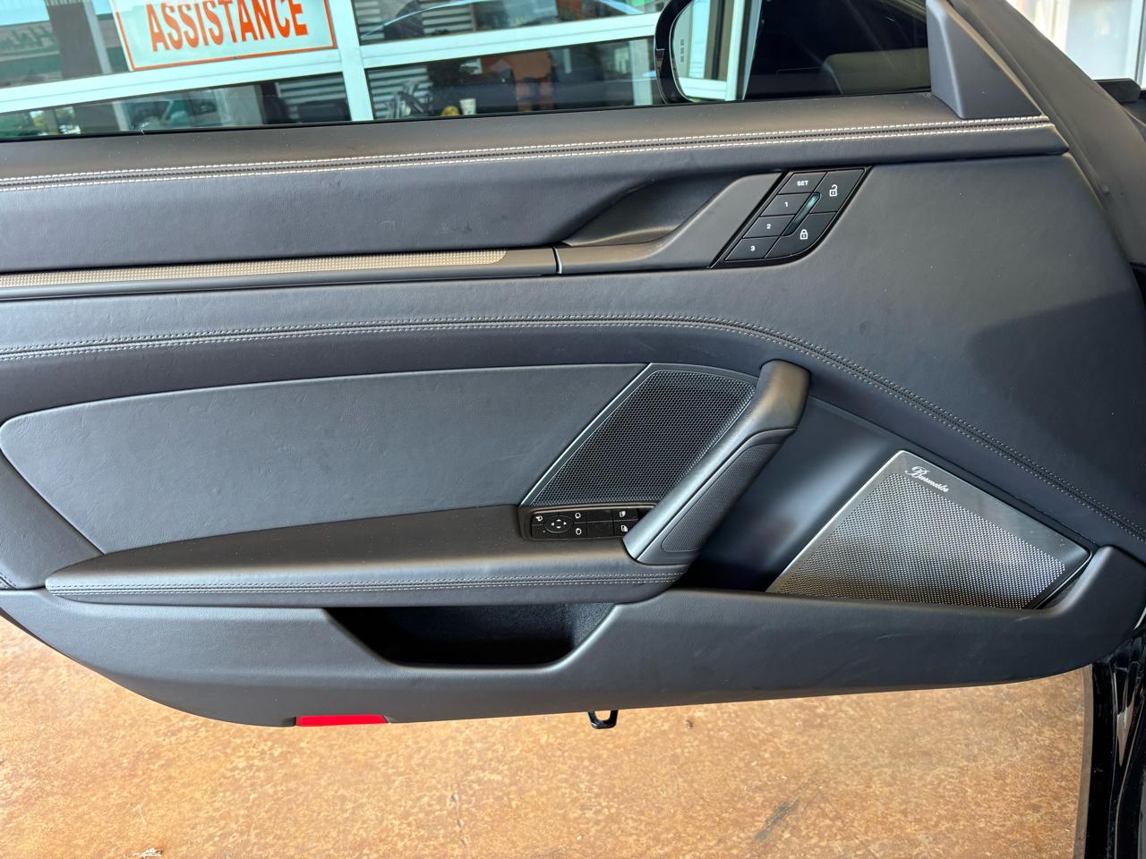 Porsche 911 Carrera 4 GTS Coupe 2025