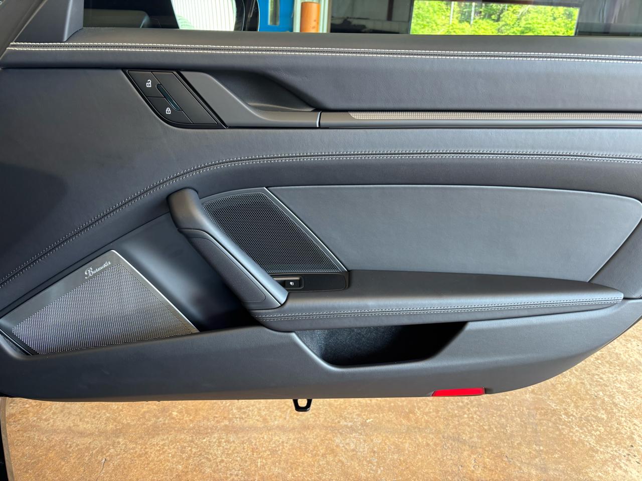 Porsche 911 Carrera 4 GTS Coupe 2025