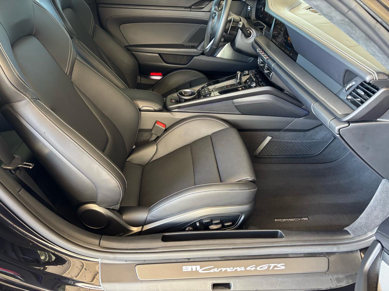 Porsche 911 Carrera 4 GTS Coupe 2025