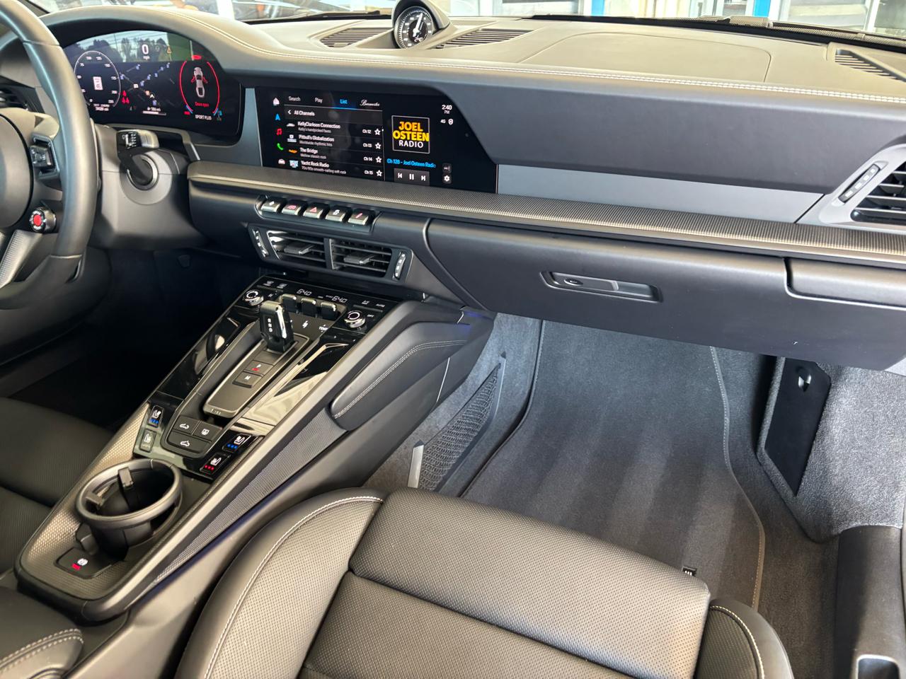 Porsche 911 Carrera 4 GTS Coupe 2025