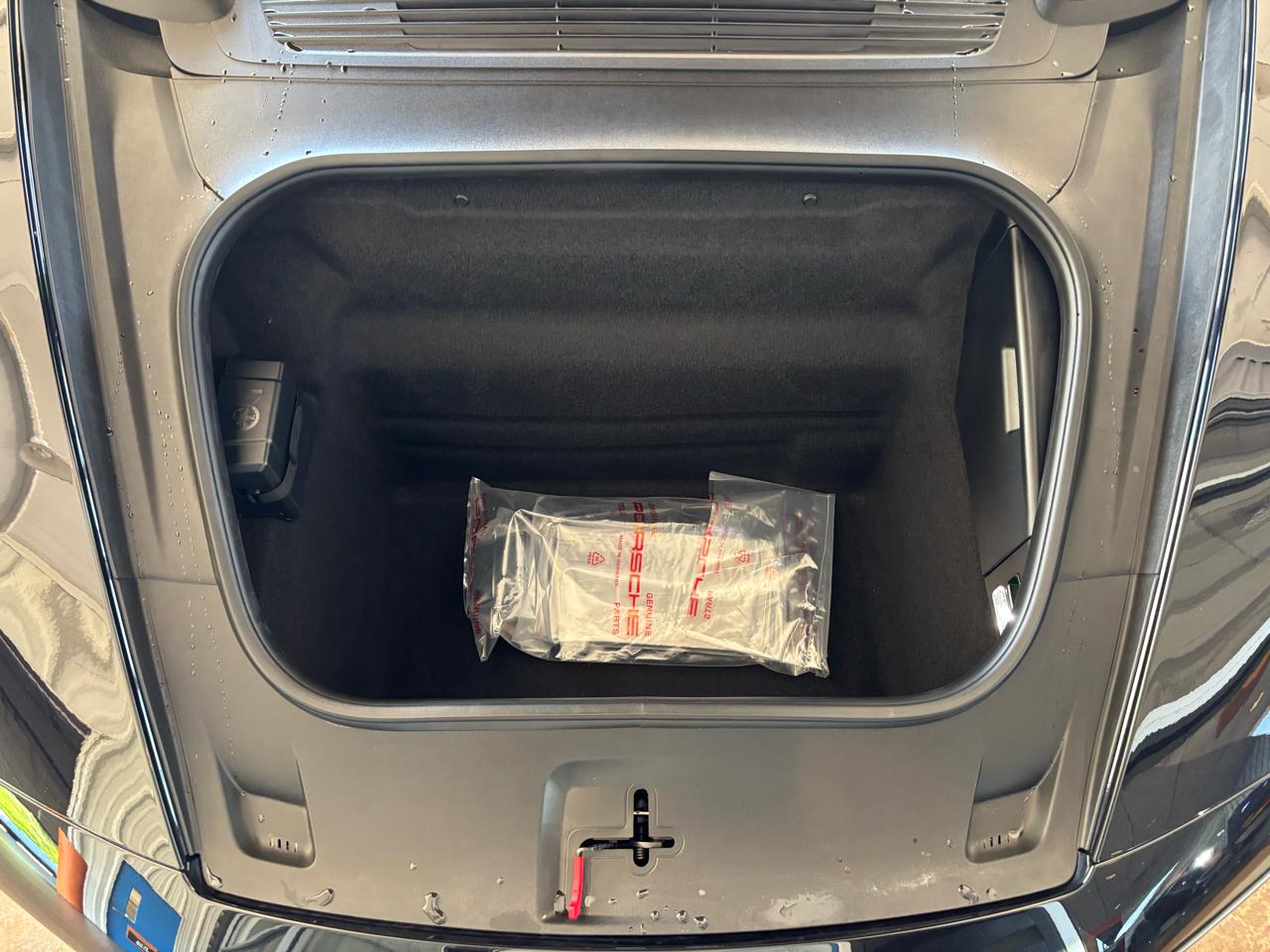 Porsche 911 Carrera 4 GTS Coupe 2025