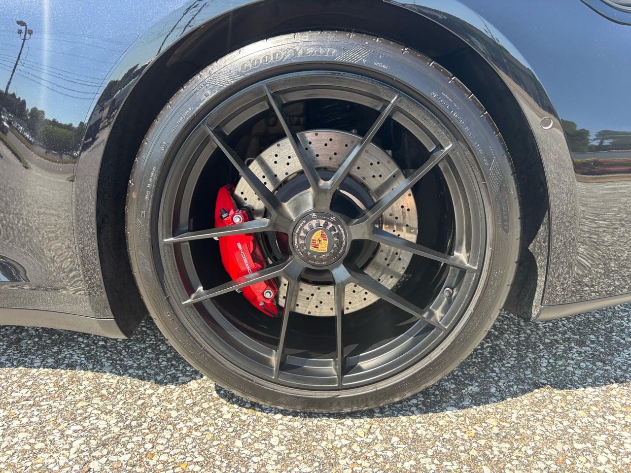 Porsche 911 Carrera 4 GTS Coupe 2025