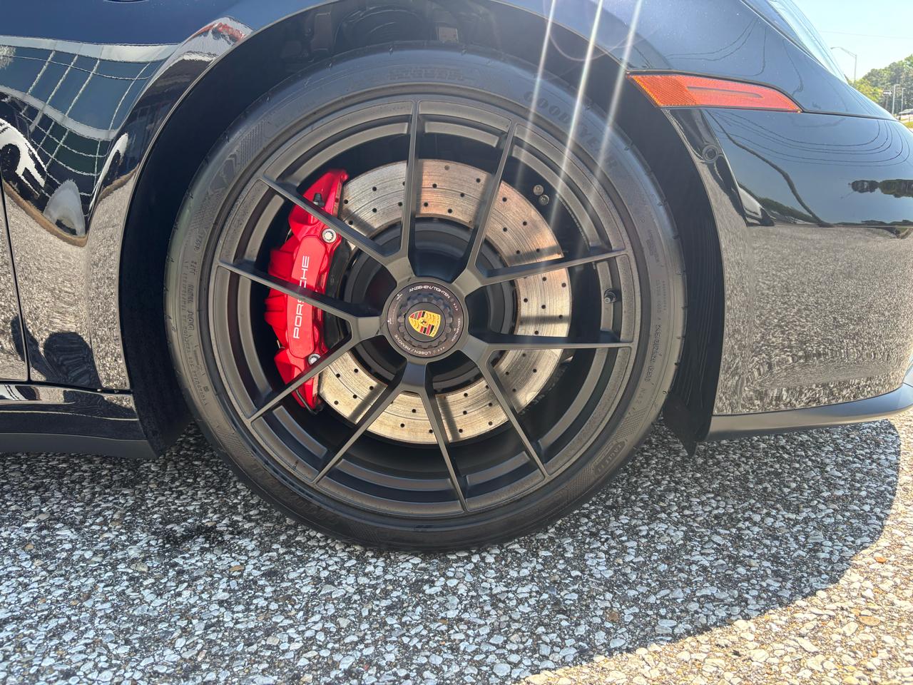 Porsche 911 Carrera 4 GTS Coupe 2025