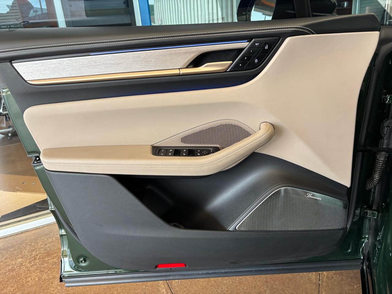 Porsche Macan Electric Turbo AWD 2024