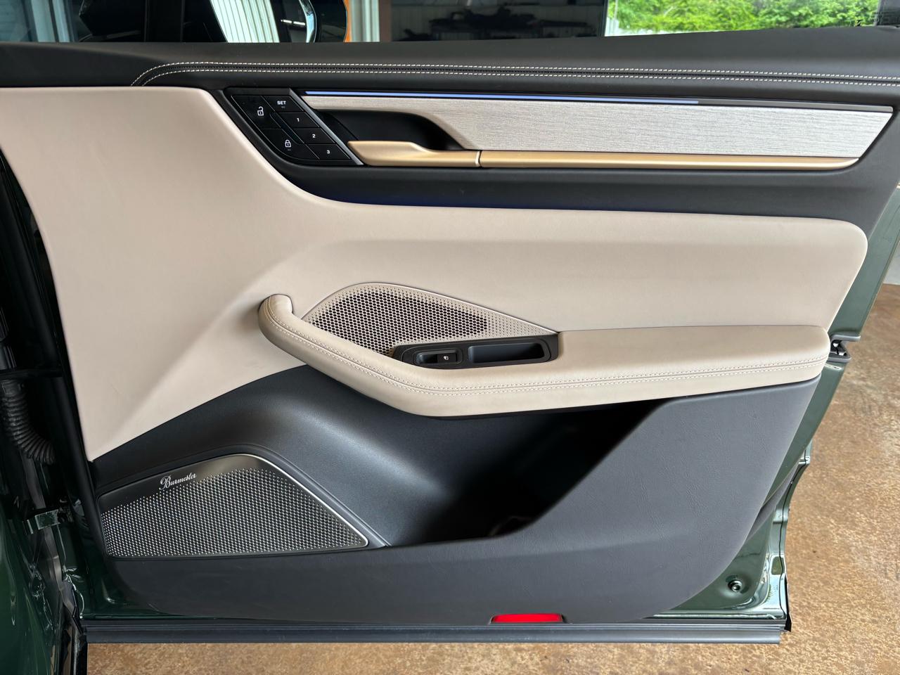 Porsche Macan Electric Turbo AWD 2024