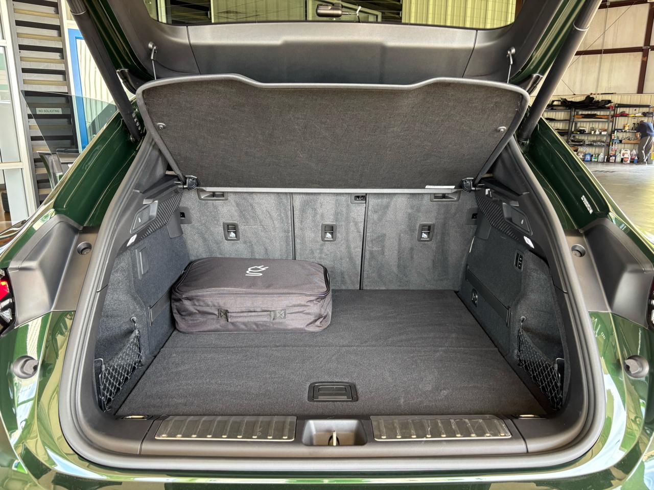 Porsche Macan Electric Turbo AWD 2024