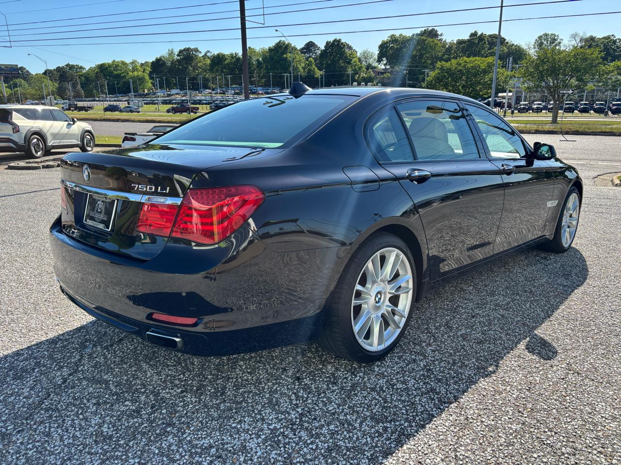 BMW 7 Series 4dr Sdn 750Li RWD 2012