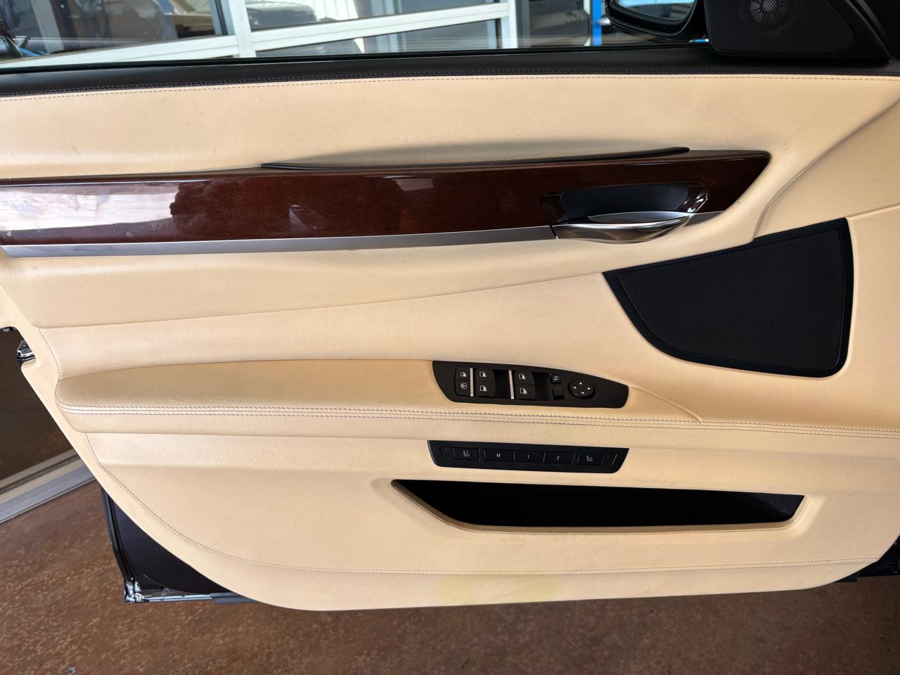 BMW 7 Series 4dr Sdn 750Li RWD 2012