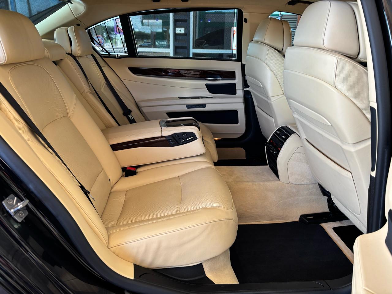 BMW 7 Series 4dr Sdn 750Li RWD 2012