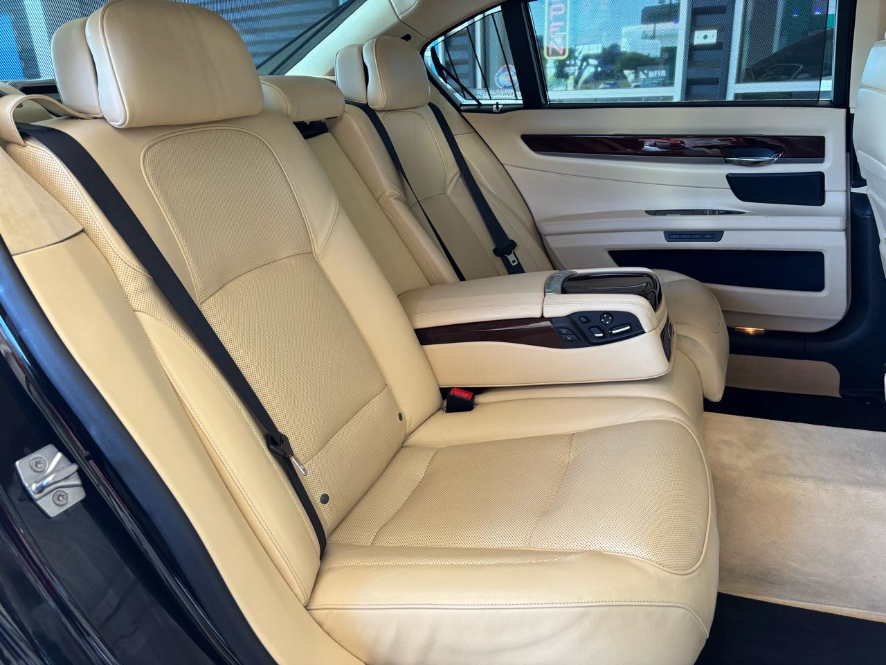 BMW 7 Series 4dr Sdn 750Li RWD 2012