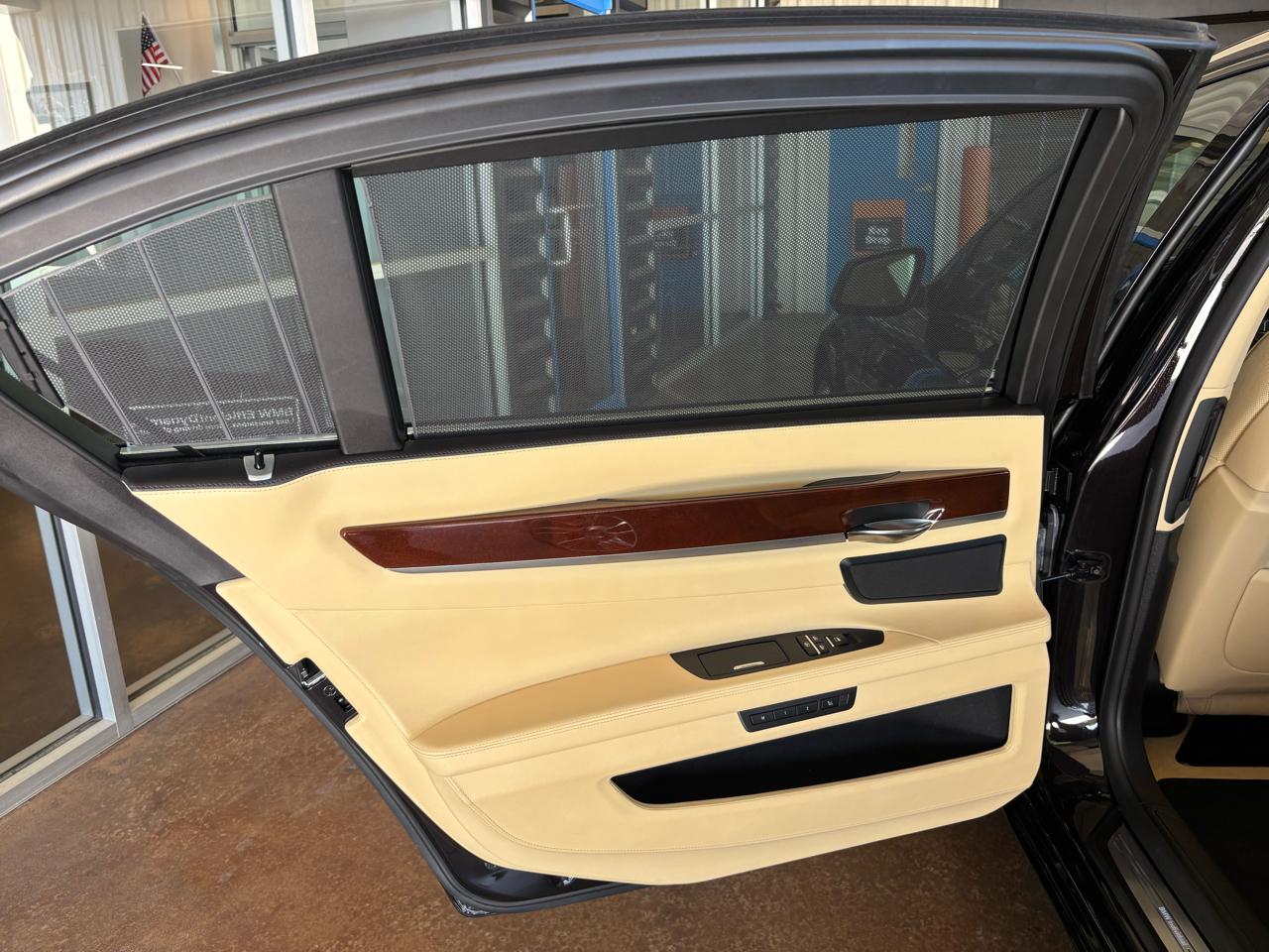 BMW 7 Series 4dr Sdn 750Li RWD 2012