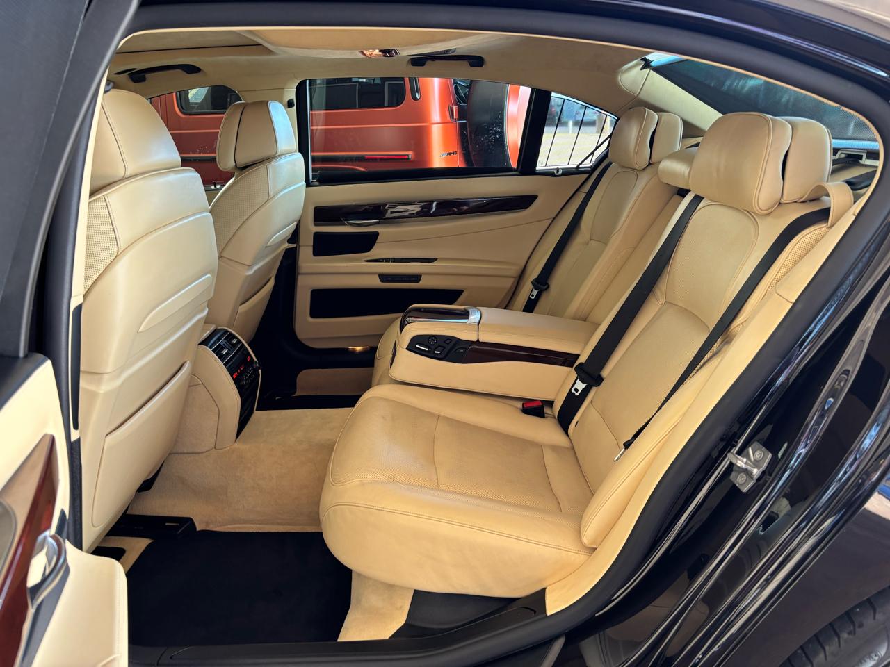 BMW 7 Series 4dr Sdn 750Li RWD 2012