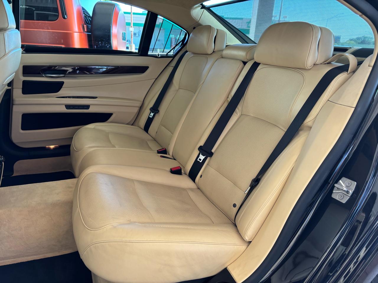 BMW 7 Series 4dr Sdn 750Li RWD 2012